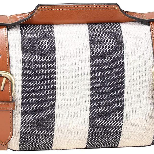 Extra Large Picnic Blanket | Oversized Beach Blanket Sand Proof | Outdoor Accessory for Handy Waterproof Stadium Mat | Water-Resistant Layer Outdoor Picnics | Great for Camping on Grass and Portable