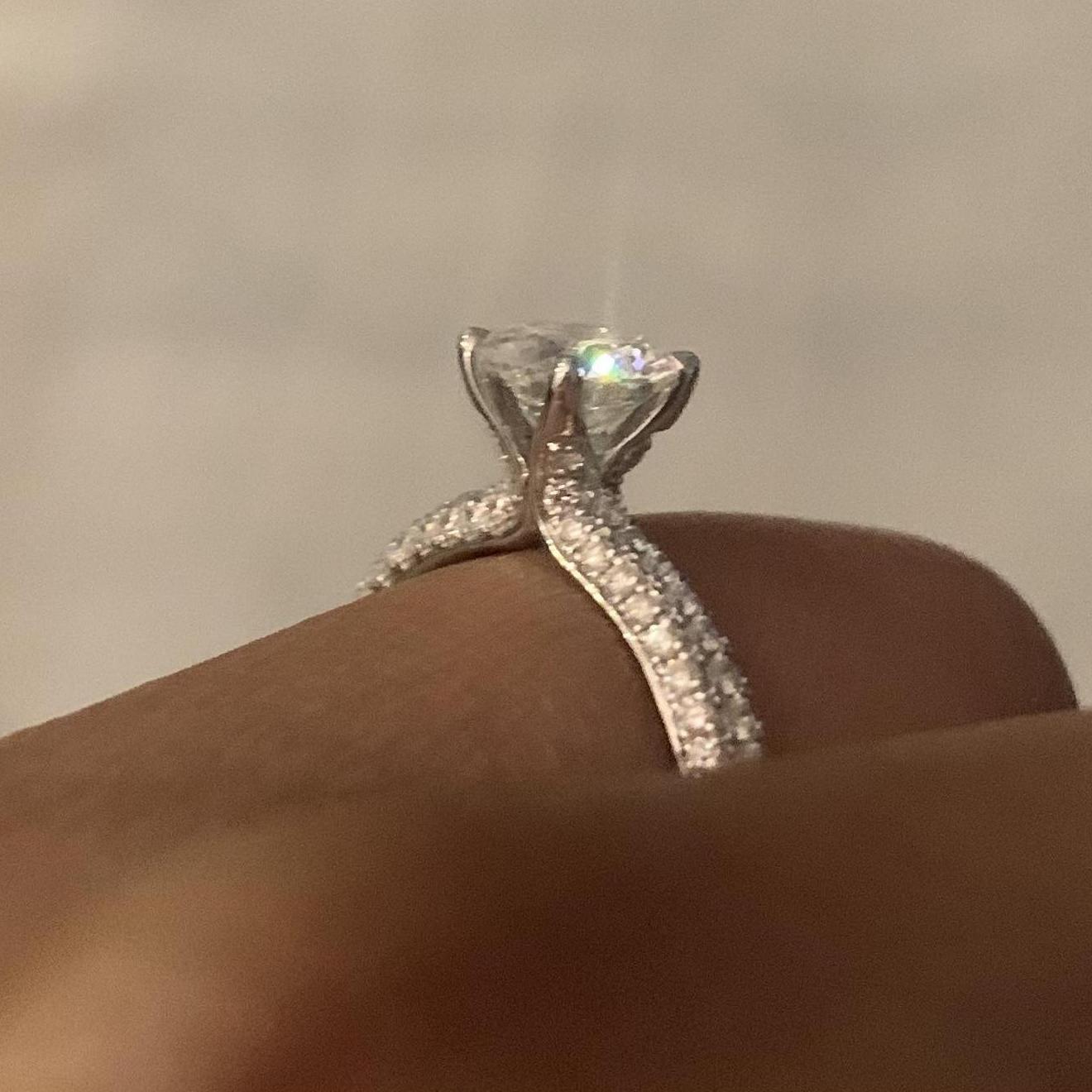 Aki chose a beautiful ring for Sonja to signify their commitment to a life together