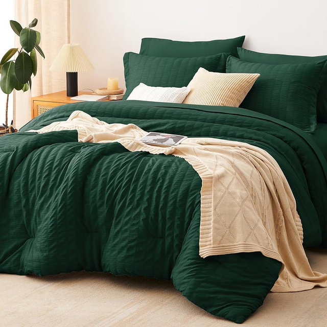 CozyLux Queen Seersucker Comforter Set with Sheets Emerald Green Bed in a Bag 7-Pieces All Season Bedding Sets with Comforter, Pillow Sham, Flat Sheet, Fitted Sheet, Pillowcase