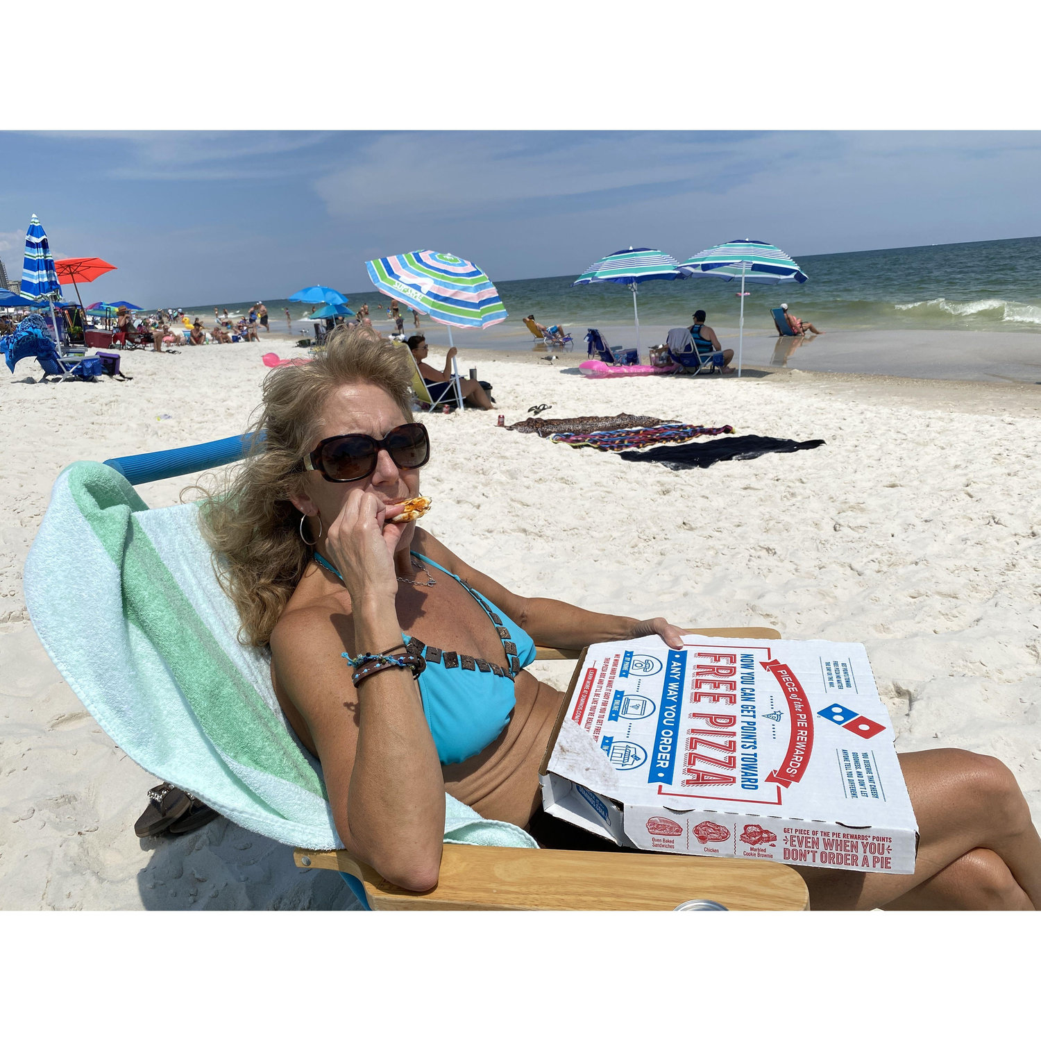 Happy girl: Sun, Beach, and Pizza!!!