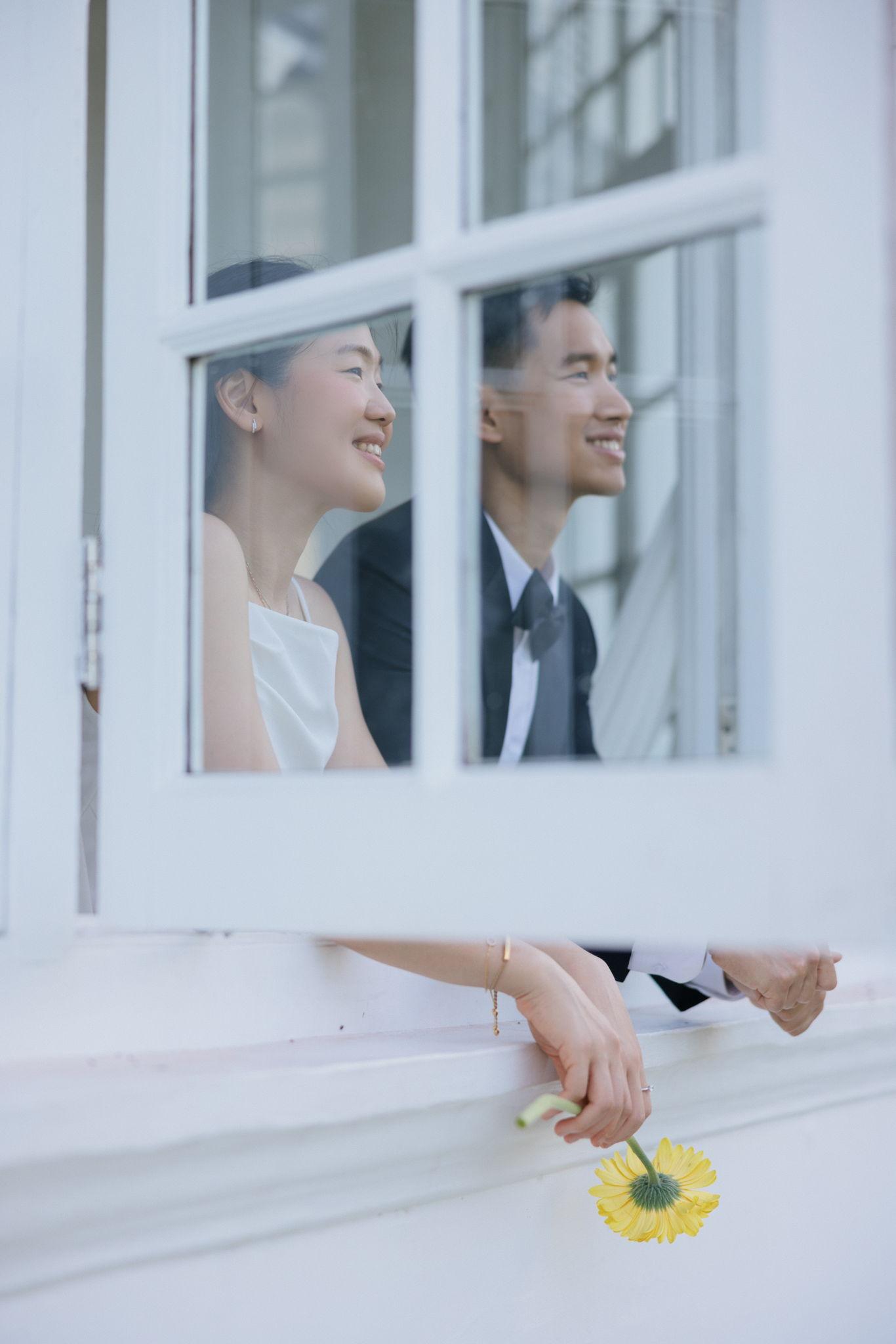 The Wedding Website of Angela Lois Iskandar and Raymond Guyandi