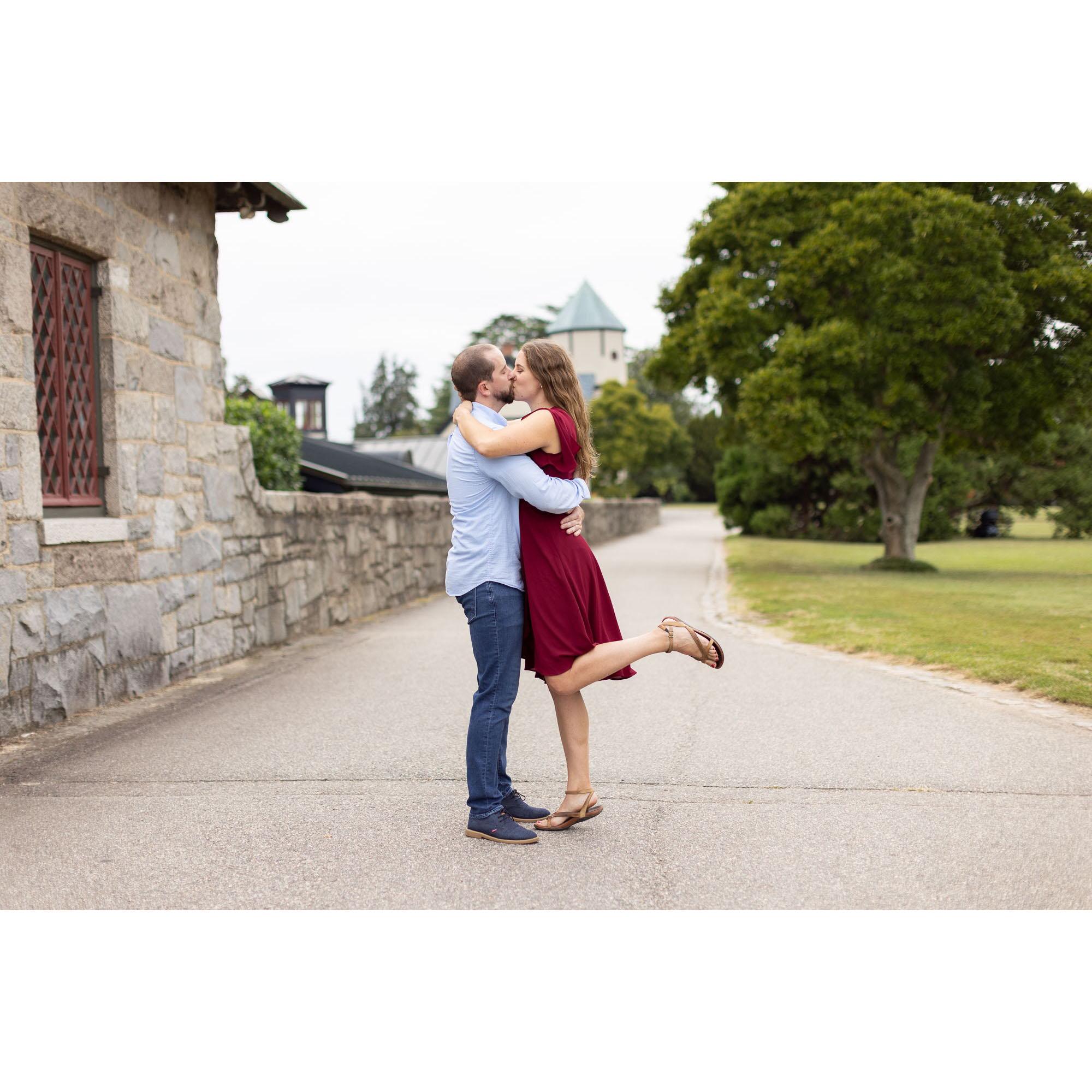 A foot-popping kiss!
