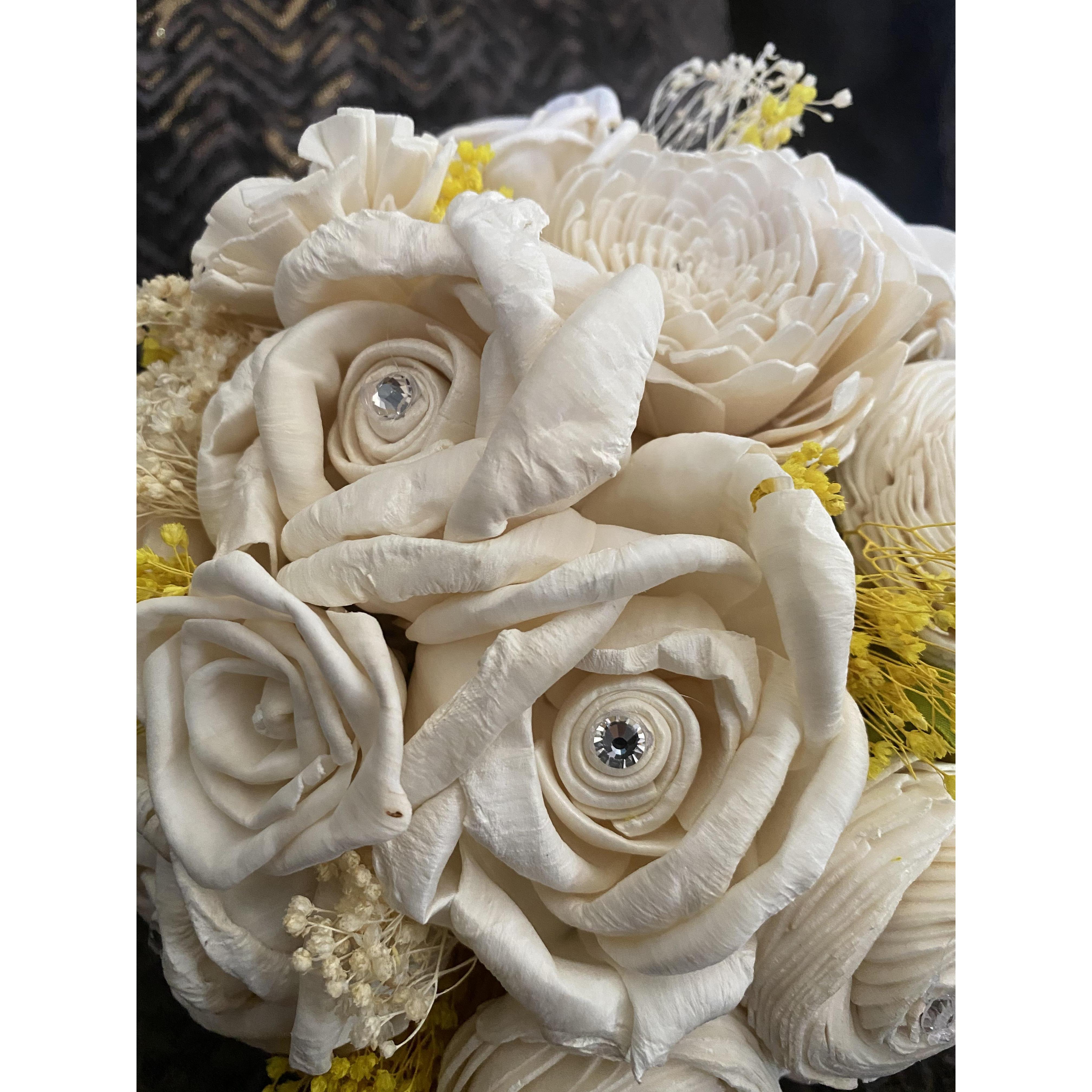 The bride did her own floral arrangements, Multitalented she is!!!