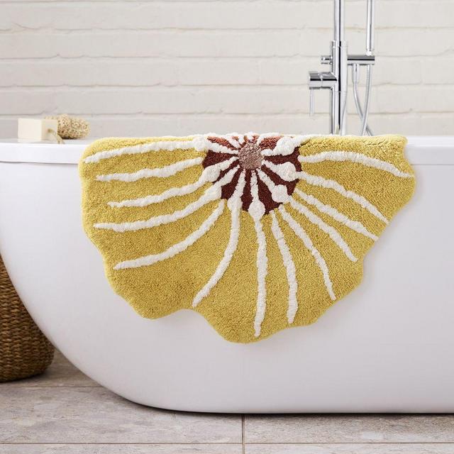 Poppy Floral Bathmat ,28" Round, Dark Horseradish