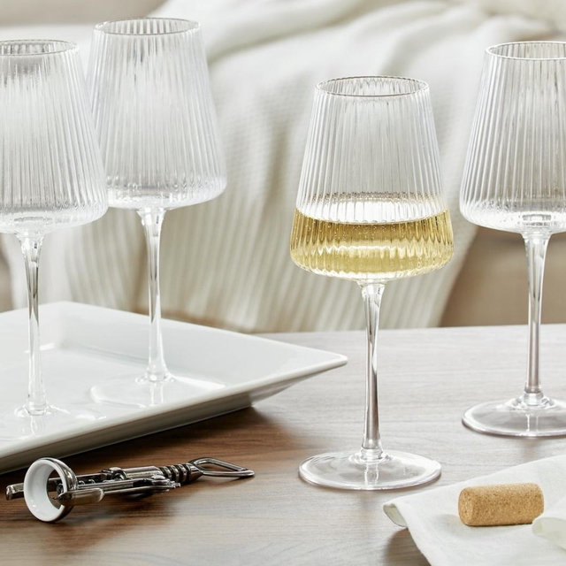 Better Homes & Gardens Glass 17 oz Ribbed Wine Glass, Clear