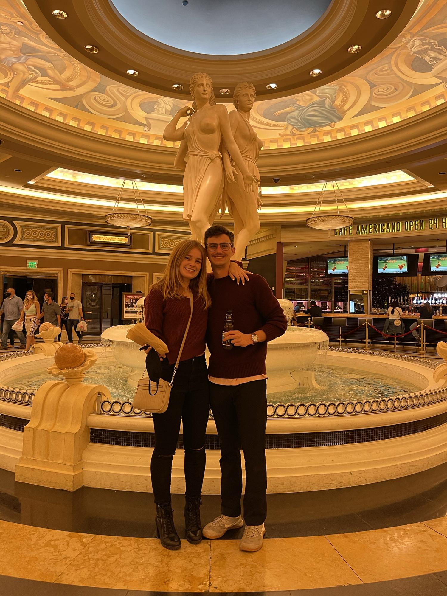First time in Vegas on our road trip back from California to Missouri 🎰