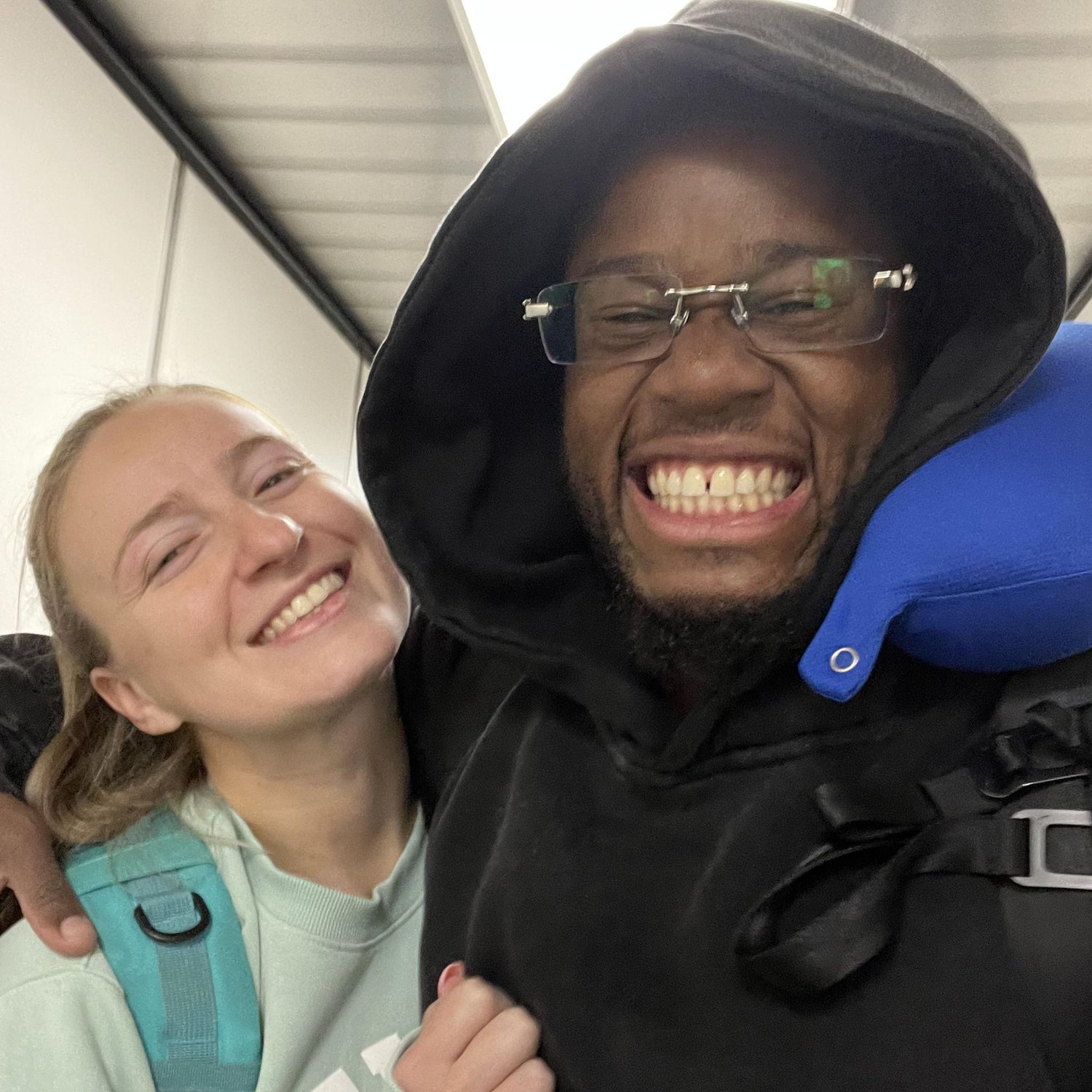 Kris and Jordan caught their first flight together, headed to Chicago.