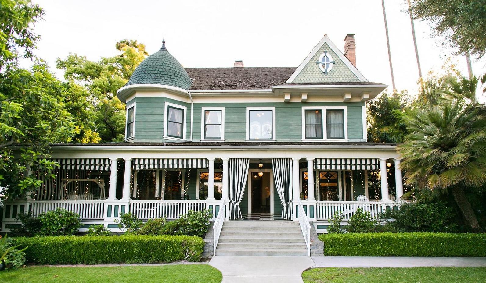 The Wedding Website of Katie Schneider and Sarah Snell
