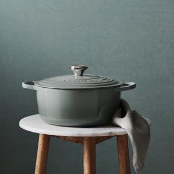 Le Creuset, Signature Round Dutch Oven - 5.5 Qt. - Sea Salt