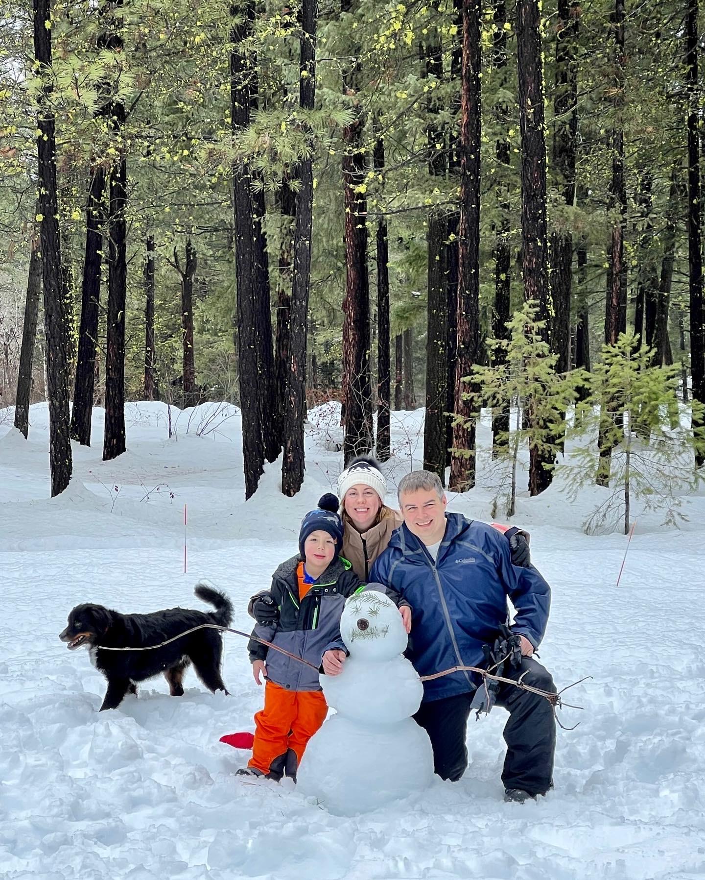 Jack, Liz, Jeff, Remy and snowman. Leavenworth, January 2023.