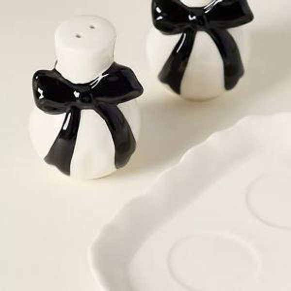 Benedita Stoneware Bow Salt & Pepper Shakers