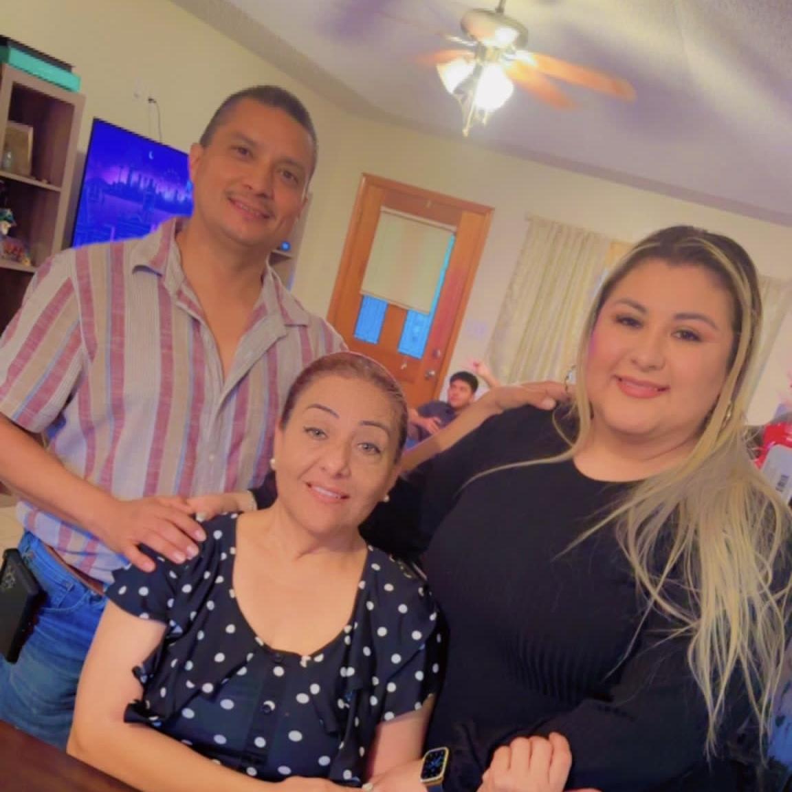 Thanksgiving 2023 at my mom’s house. To celebrate with our families, on the 24th we celebrate with his family, and on the 25th, we gather at my mom’s 🙏🏻💞