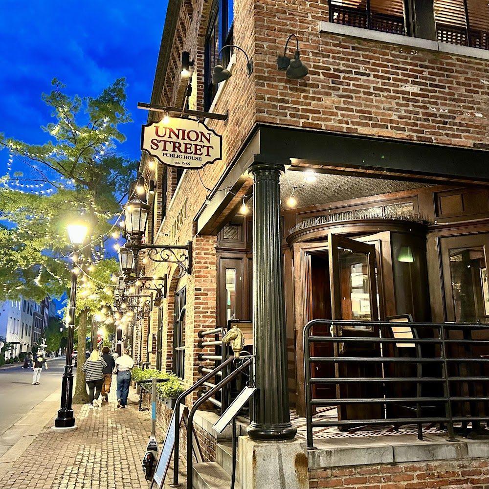 The Wedding Website of Kelsey Thistlethwaite and Clay Pencek