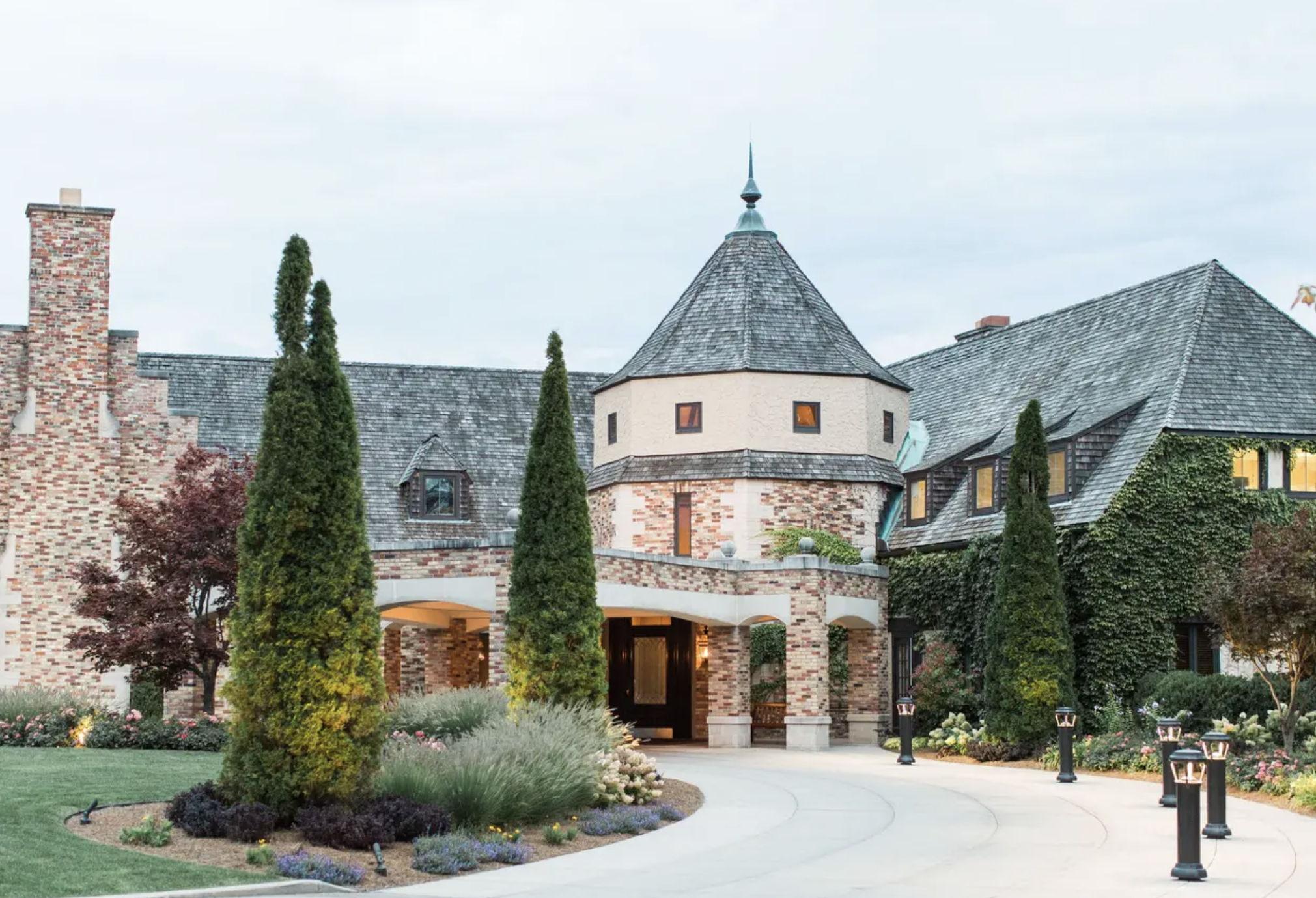 The Wedding Website of Nicole Smith and Mitchell Bond