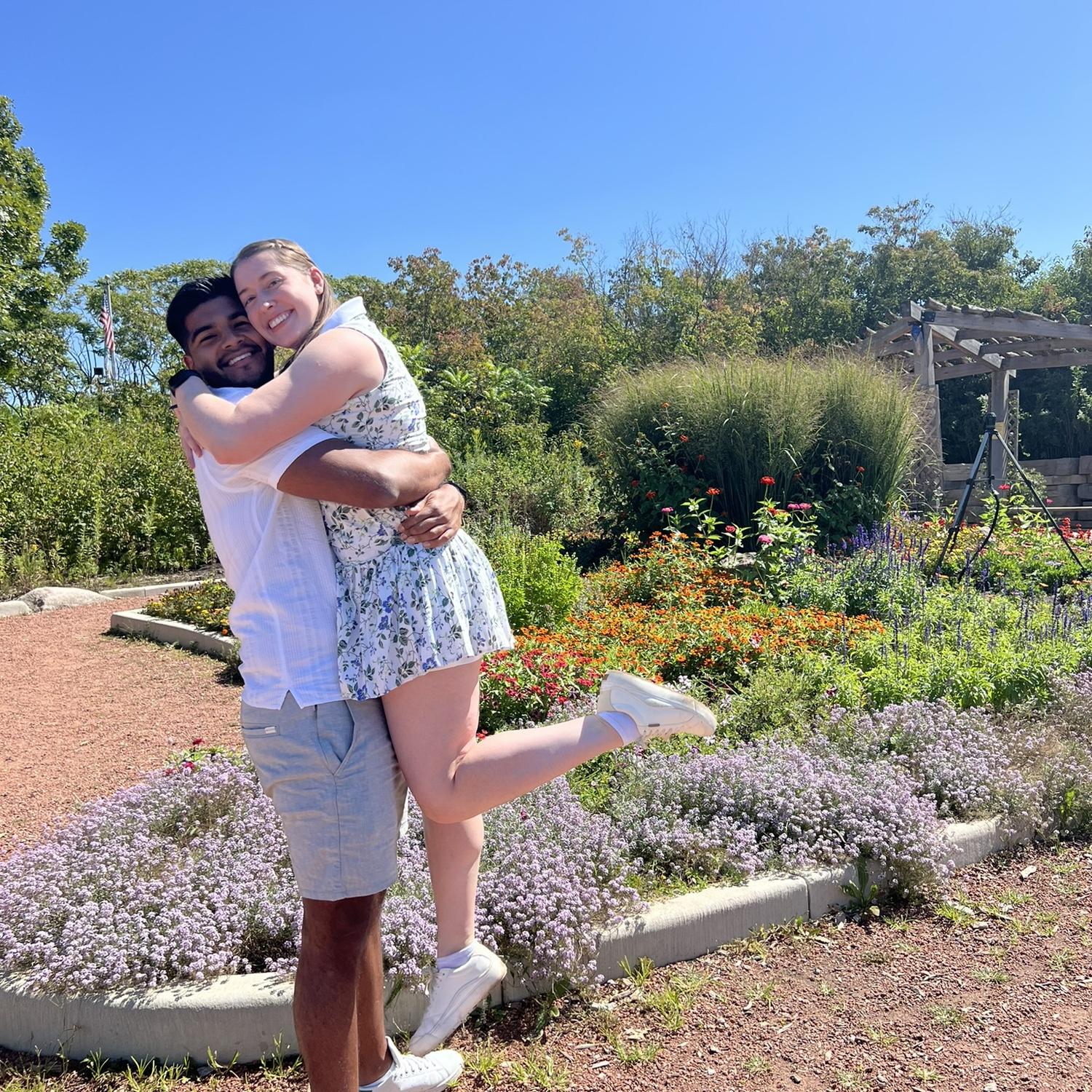 Exploring the Schaumburg Garden / Explorando el Jardín de Schaumburg