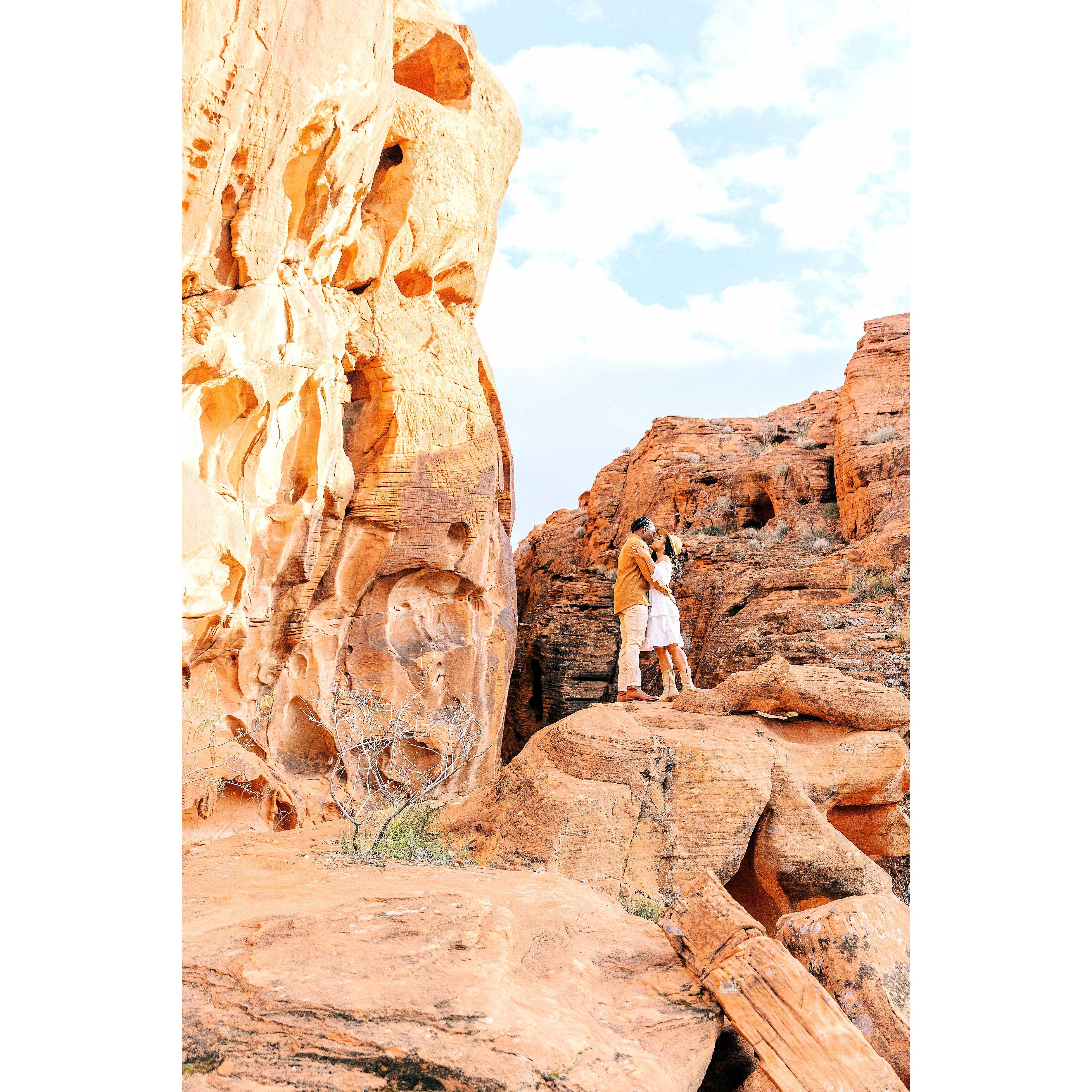 Engagement photoshoot in the Valley of Fire National Park in Nevada