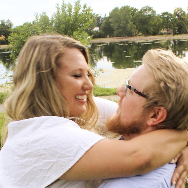 Engagement Photos🤍

(Photos taken by Chrissy Kerr)