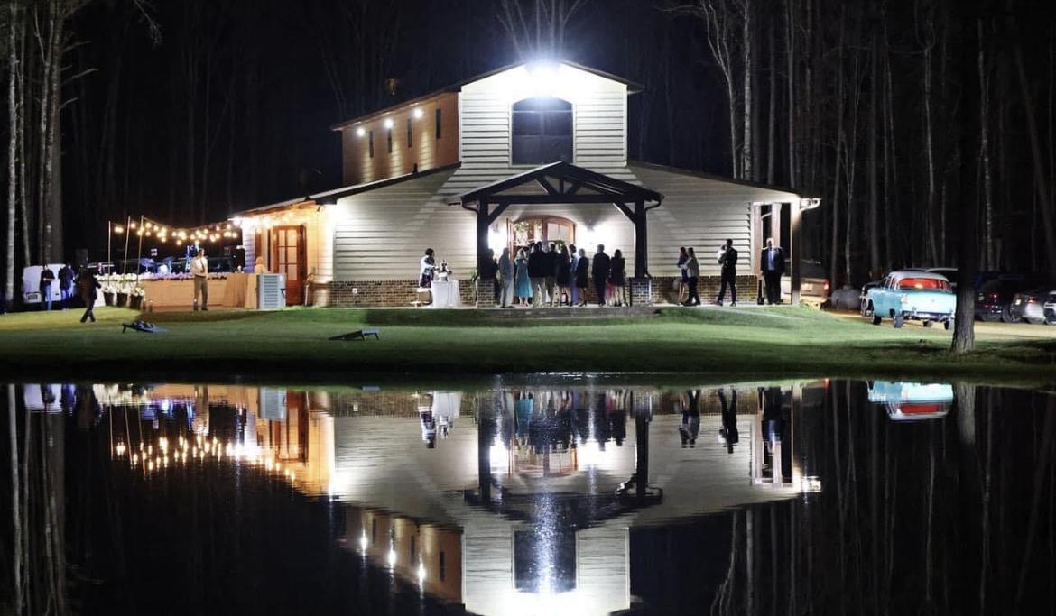 The Wedding Website of Ainslee Hunter and Dylan Riales