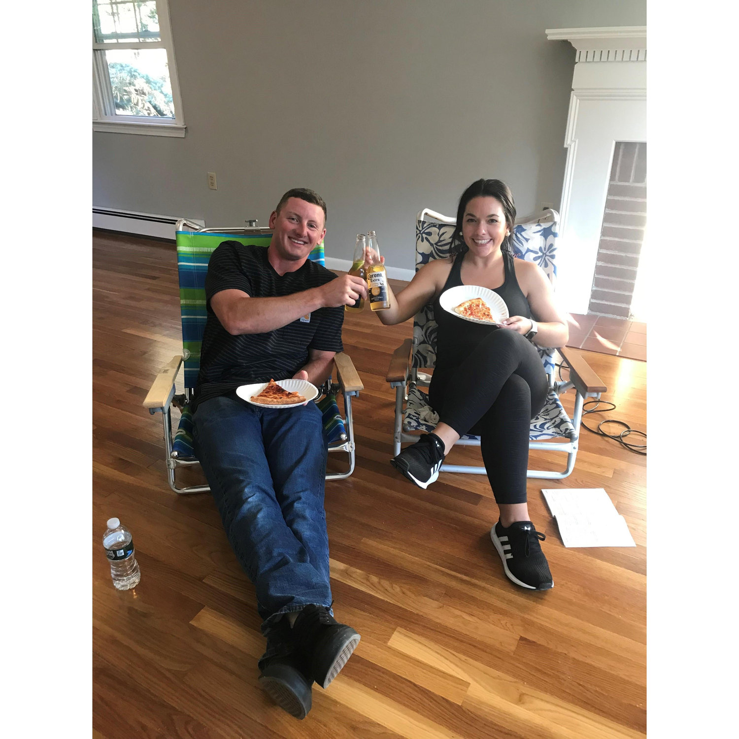 First day in the new house...Pizza and Coronas on beach chairs!