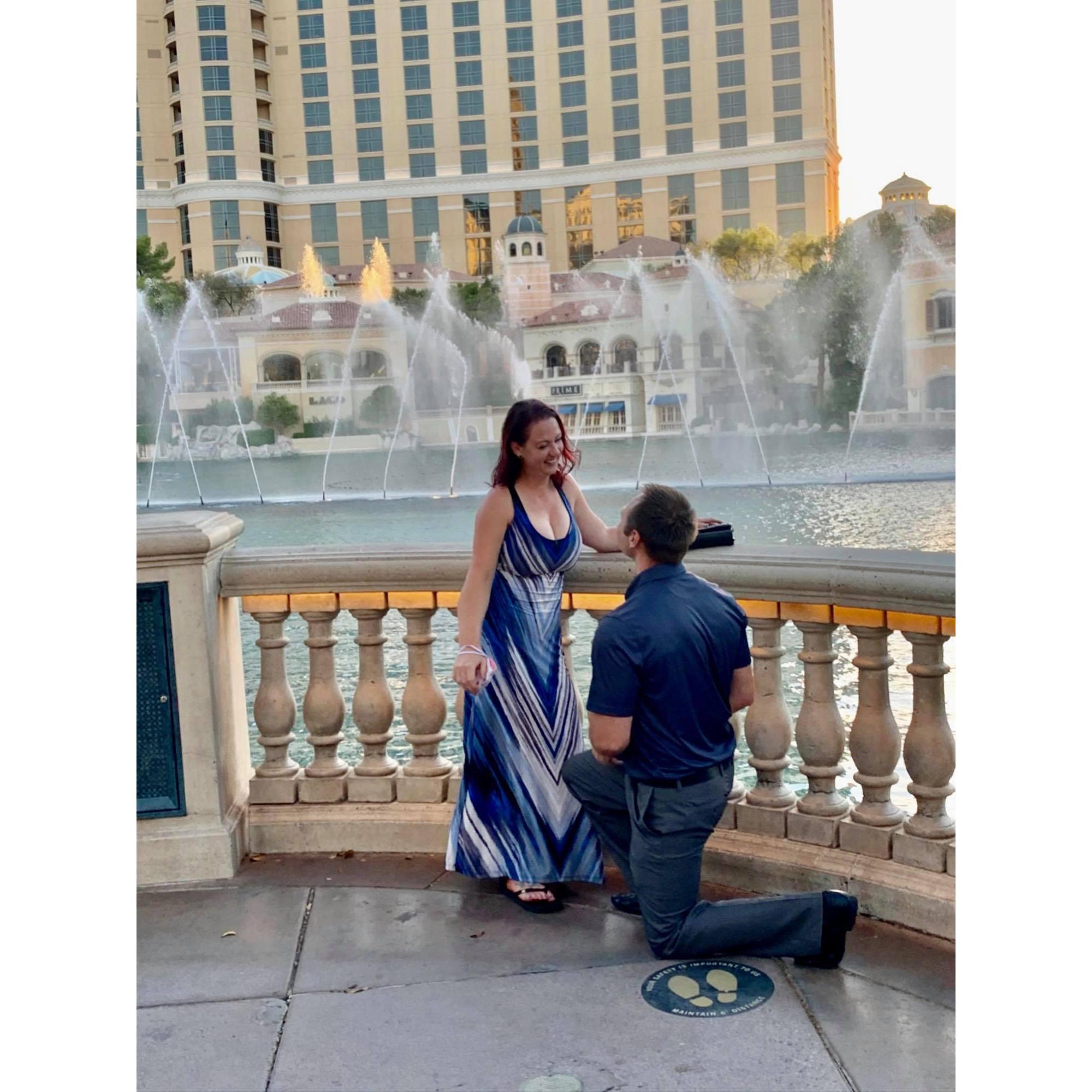 One good thing about COVID... no crowd at the bellagio fountains!