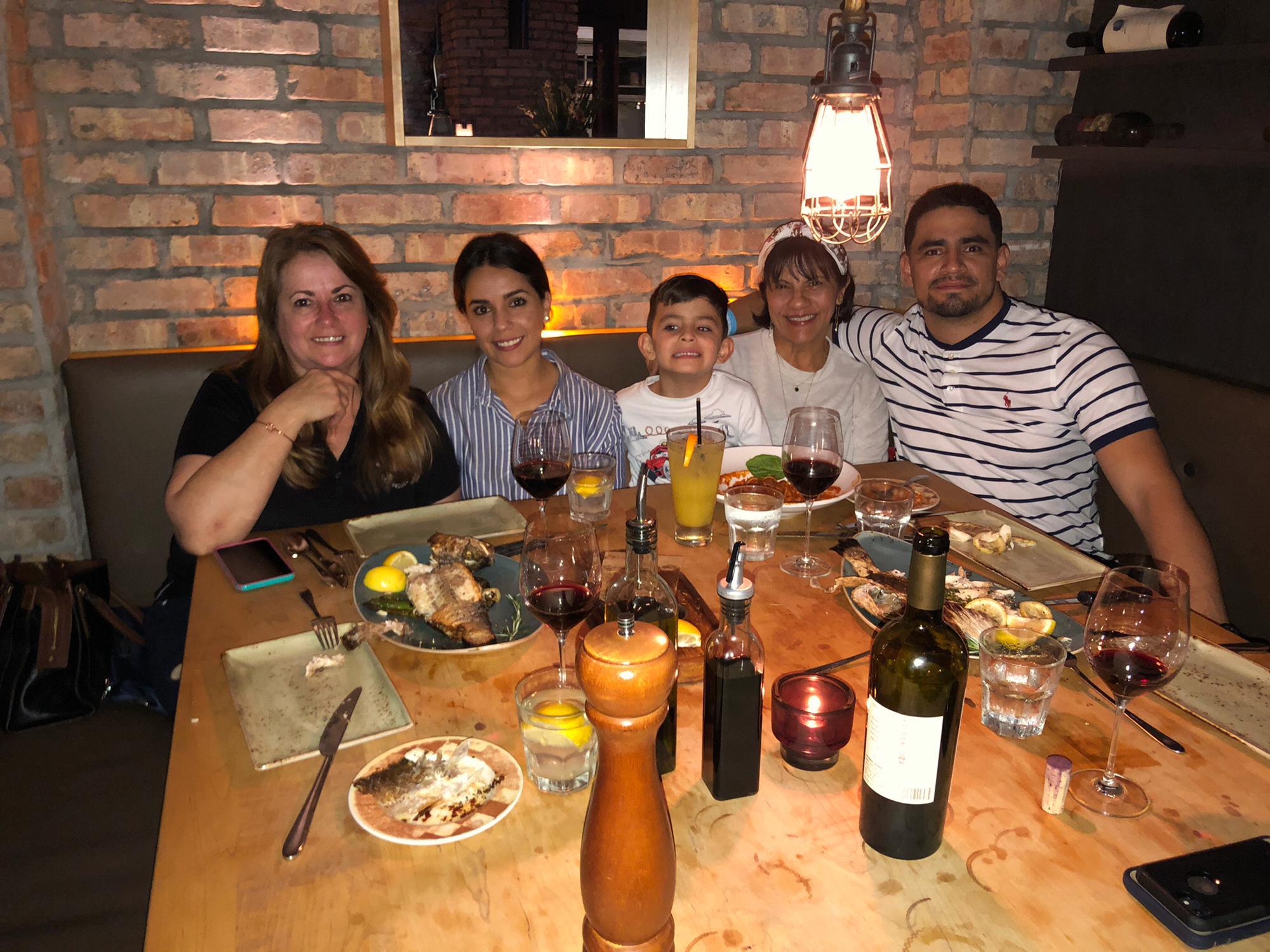 Celebrando con las Mamis que al final encontramos el lugar perfecto para la celebración de nuestra unión 🥂