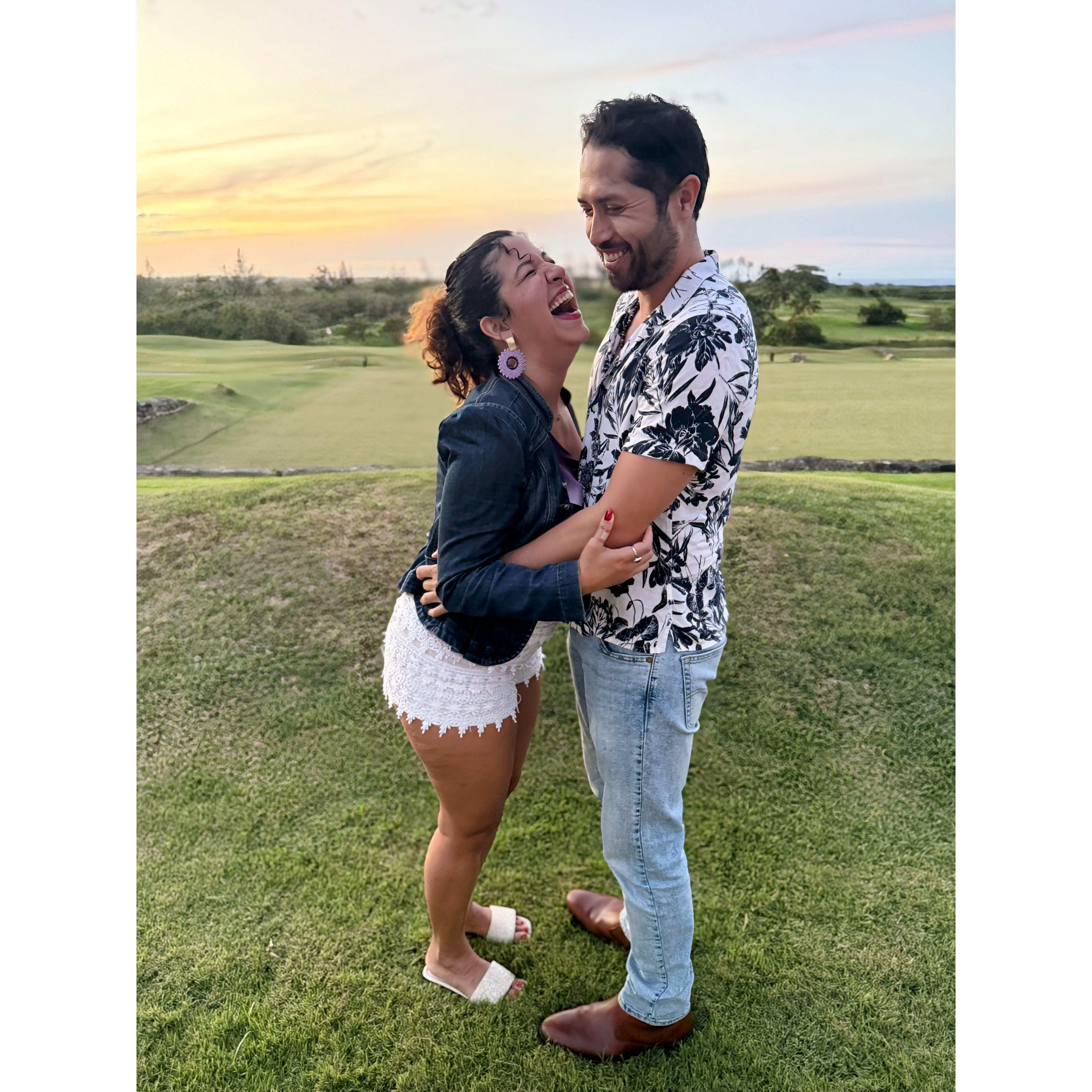 That made both of us laugh.../ Eso nos hizo reír a ambos...