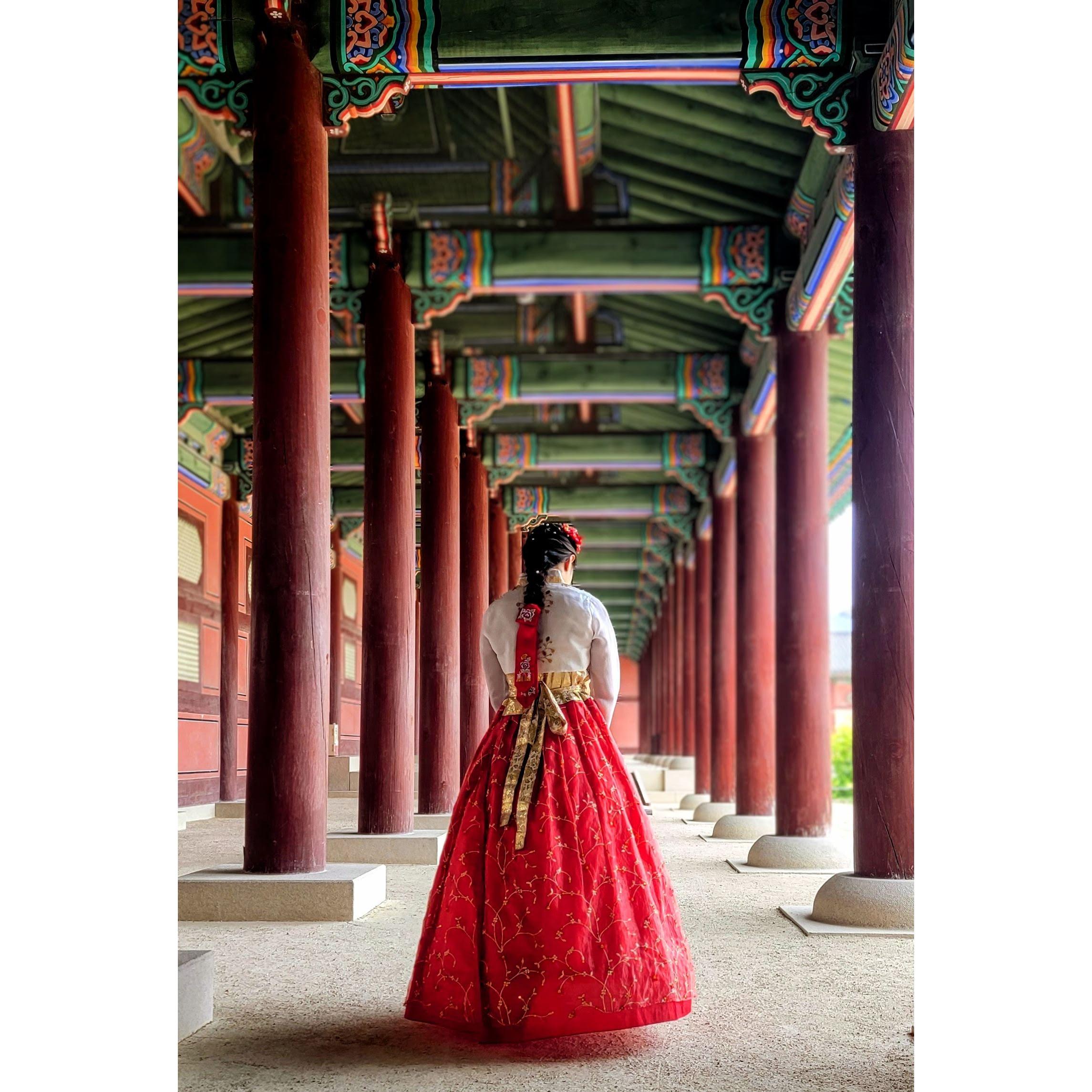 Hanbok dress up visiting the royal palace