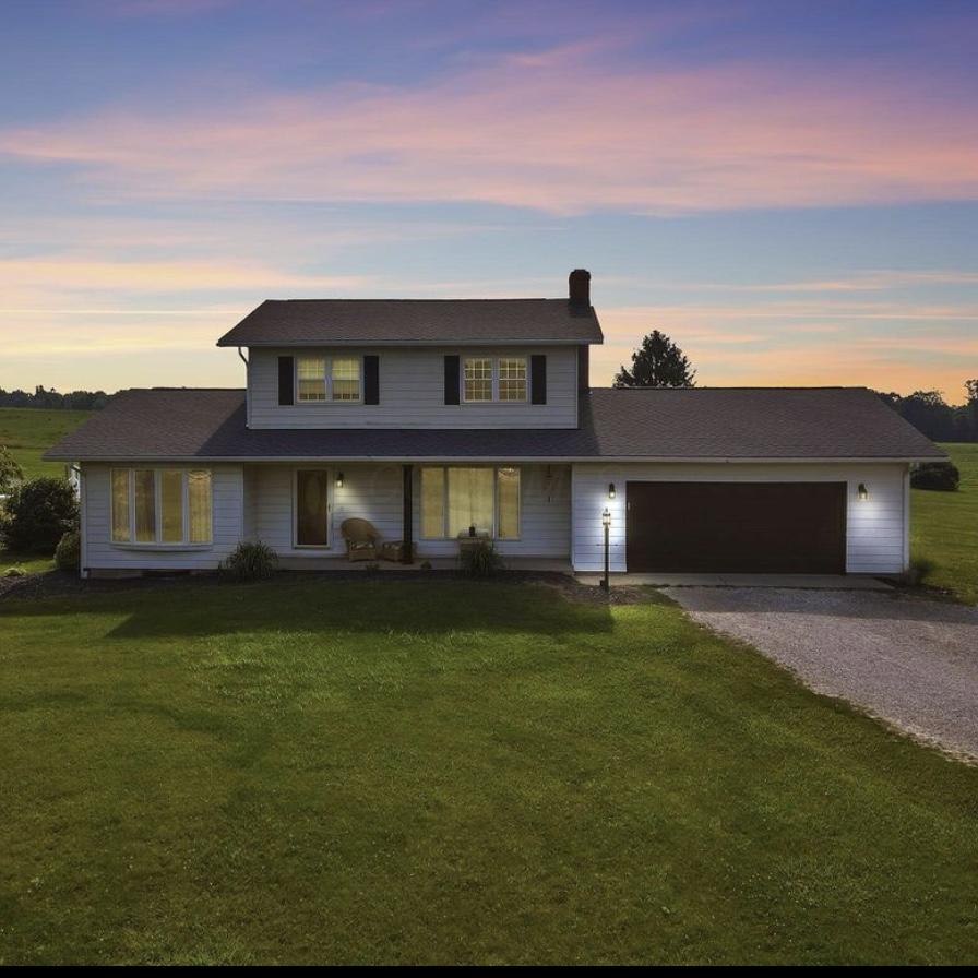 WE JUST BOUGHT A HOUSE! 🎉