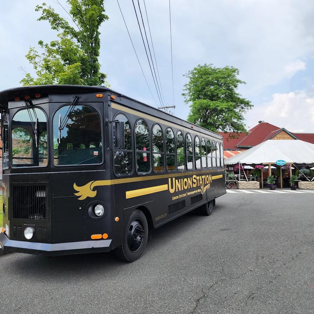 The Wedding Website of Victoria Abarno and Roland Cote