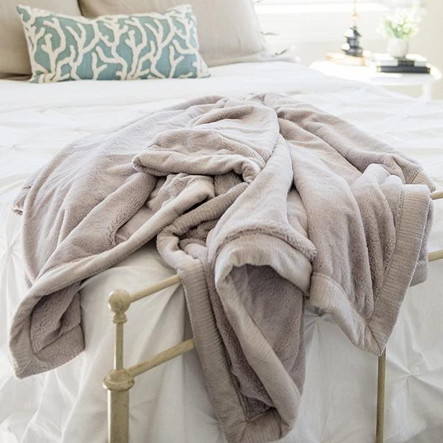 Saranoni Oversized Super Soft Comfy Lush 60" x 80" Adult Extra Large Blanket, (Feather)