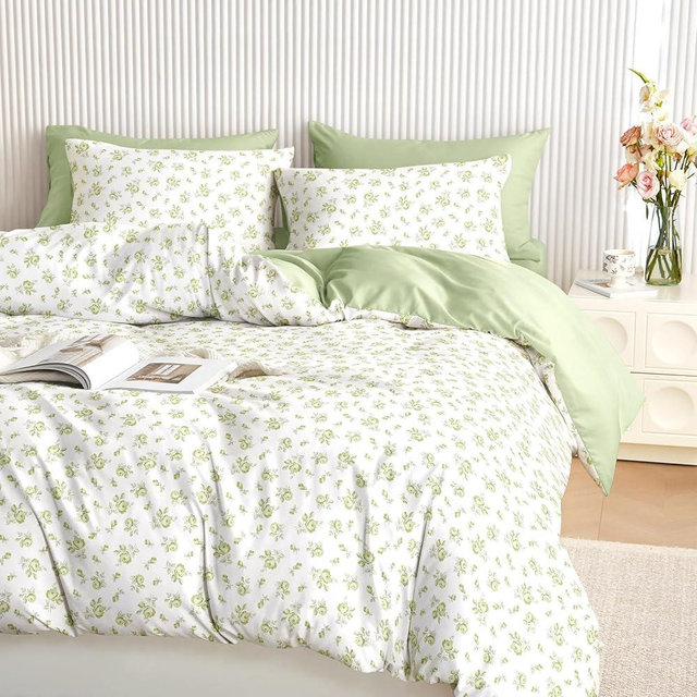 Wake In Cloud - Floral Comforter Set, Coquette Cottagecore Aesthetic Flower Shabby Chic Pattern for Women Teen Girls, Soft Lightweight Bedding, 3 Pieces, White Green, Queen Size