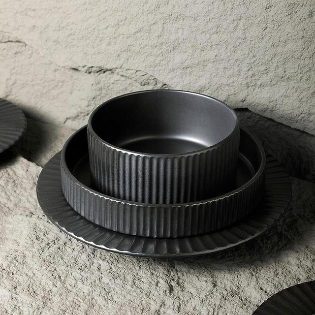 Christian Siriano Lusso Stoneware Dinnerware Set, 16-Piece - Service for 4, Black