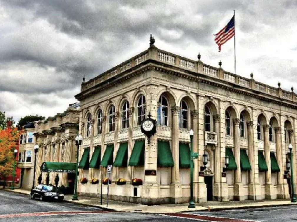 The Wedding Website of Gabriella Roberts and Scott Squadere