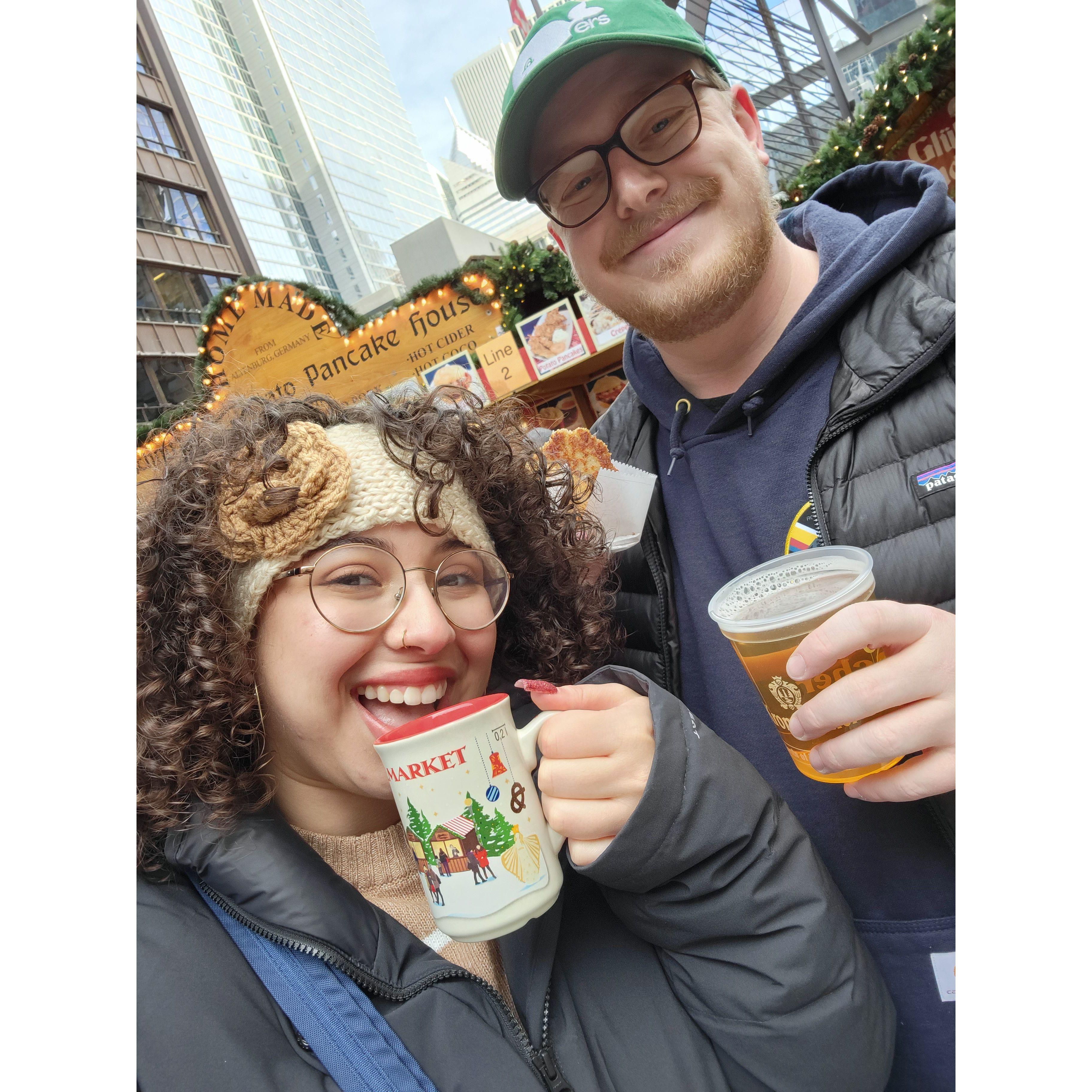 Christmas 2021: At the Chicago Christkindlmarket | En el mercado navideño Alemán de Chicago