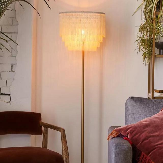 phoebe-tiered-fringe-floor-lamp