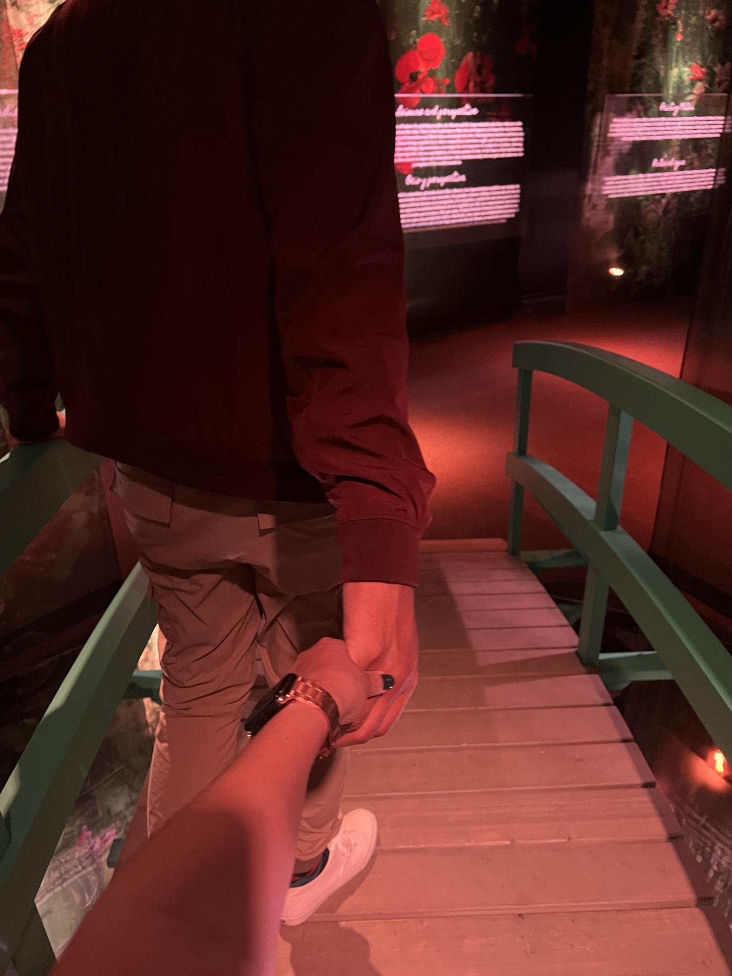 "I'll follow you anywhere." / "Te seguiré a donde sea."