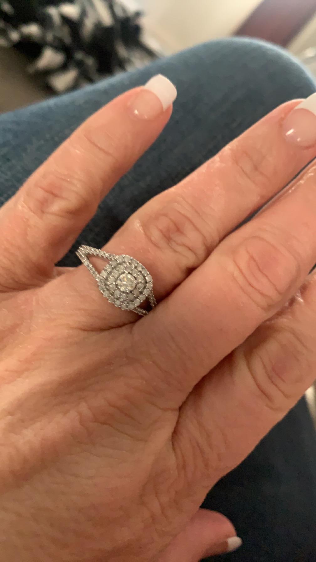 Love my ring so much 💎💍🤍