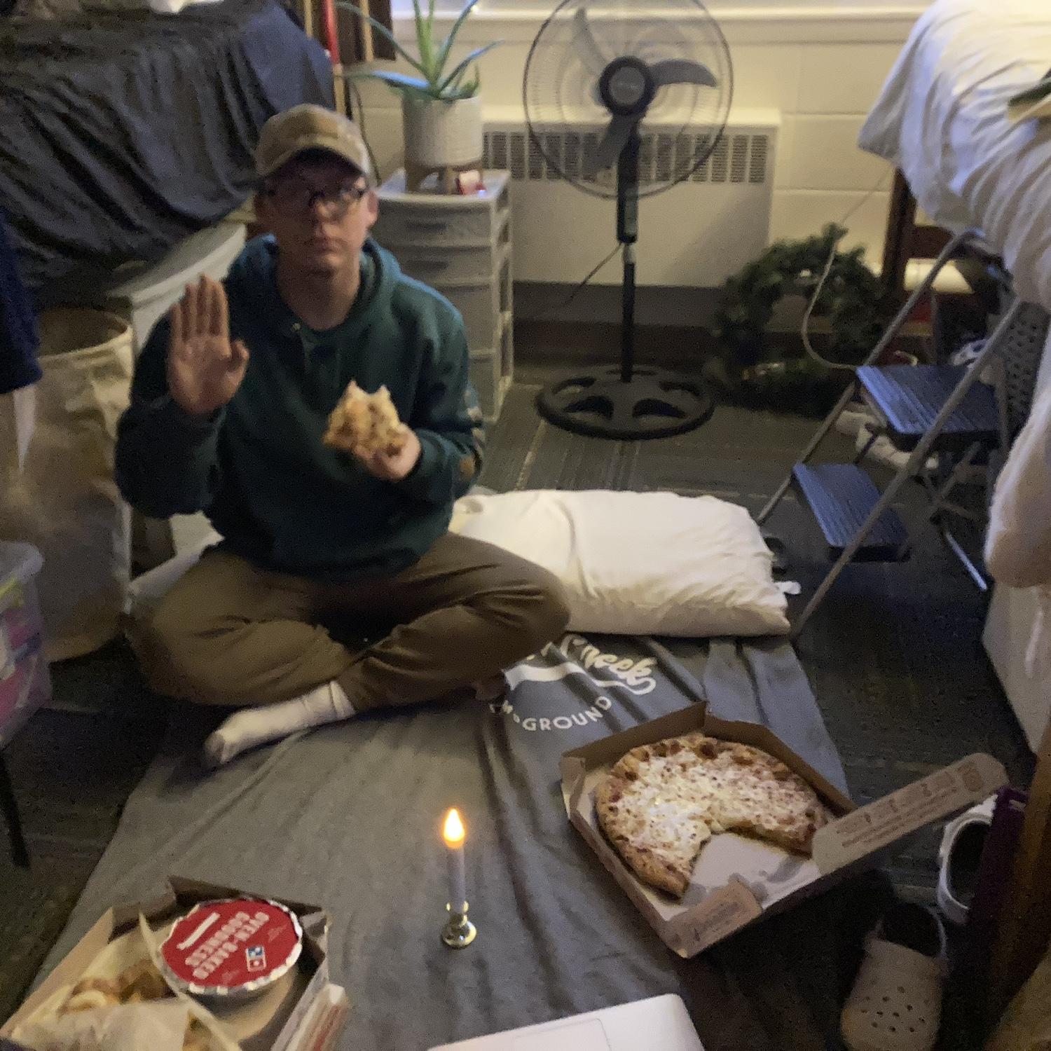 Travis set up a study picnic in Ashlyn’s college freshman dorm.