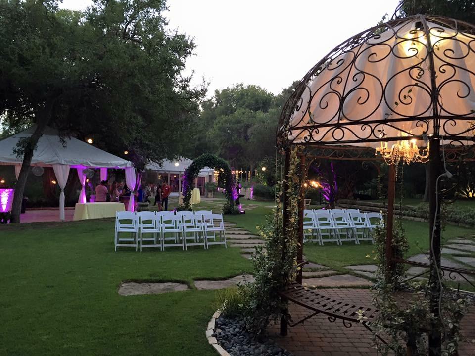 The Wedding Website of Lindsay Mason and Heath Yanko