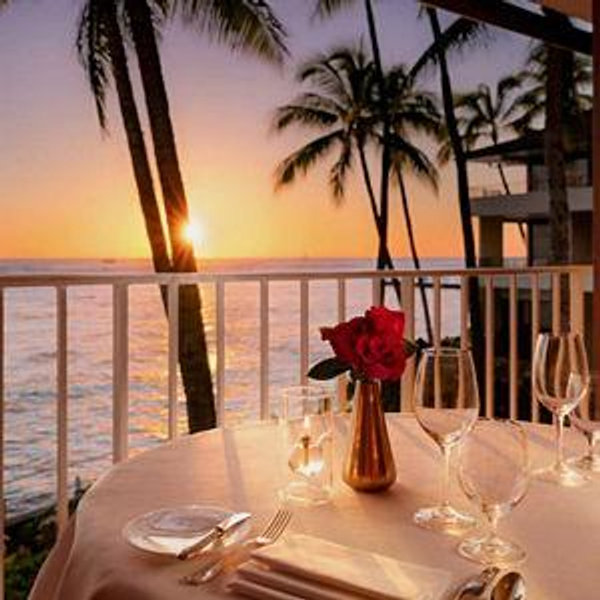🍽️ Dinner Dates by the Ocean