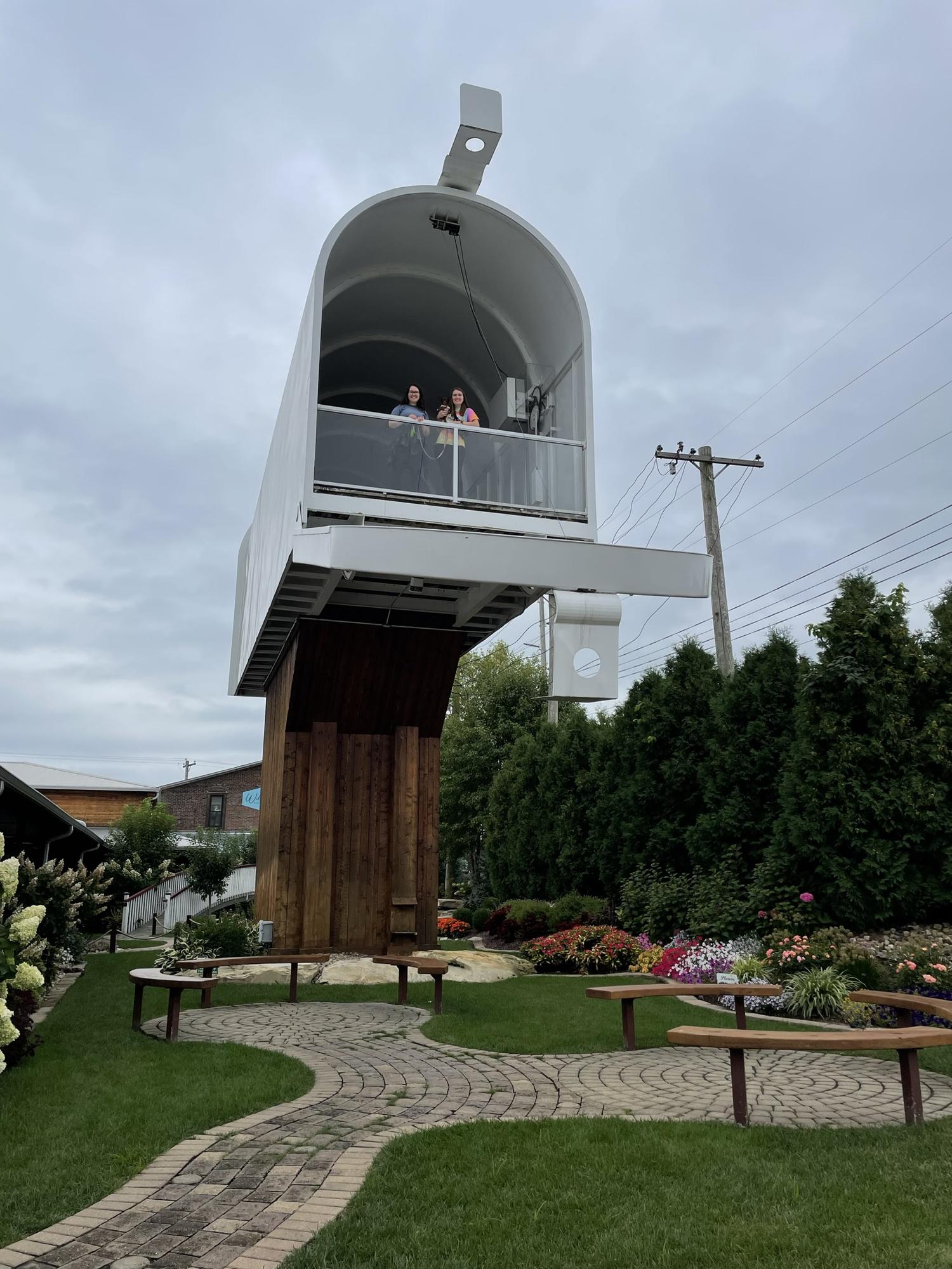 World’s Largest Mailbox with Annie - Casey, IL