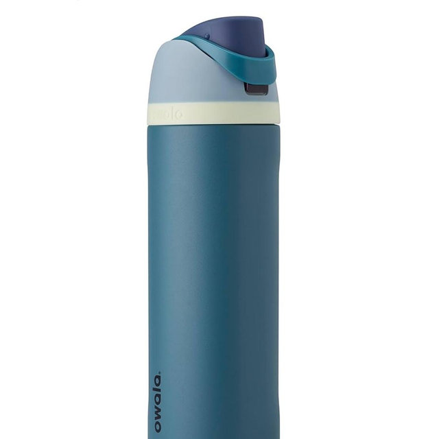 Owala FreeSip Insulated Stainless Steel Water Bottle with Straw for Sports, Travel, and School BPA-Free Sports Water Bottle, 24 oz, Denim