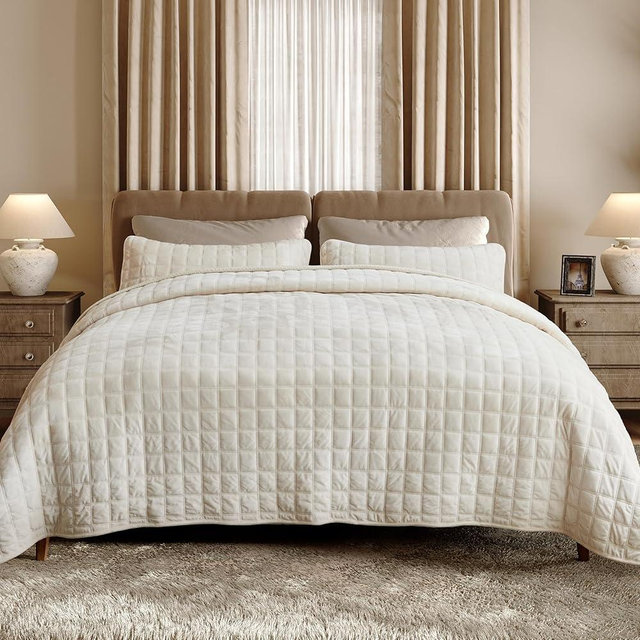 Fleeco Double-Sided Velvet Queen Size Quilt Comforter Set, Reversible 92''x96'' Oversized Luxury Ultra Soft Bedspread with 2 Matching Shams, All-Season Bedding, White