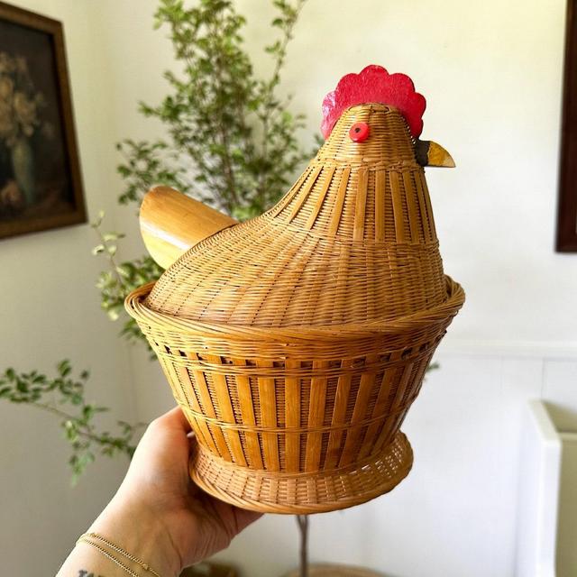 Wicker Chicken Basket - Vintage bird with lid hen eggs weaving woven straw cute funny decorative standing collectable chickens country birds