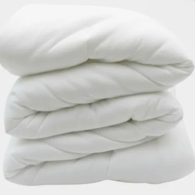 MarshMellow, Queen, Comforter