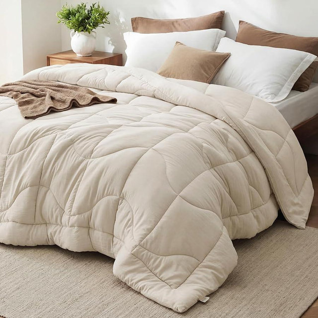 Bedsure Twin Comforter - Twin Duvet Insert for All Season, Ultra-Soft Quilted Down Alternative Comforter, Blanket for Bed, Prewashed Duvet Insert with 4 Tabs, Machine Washabl, Cream, 88x68 in