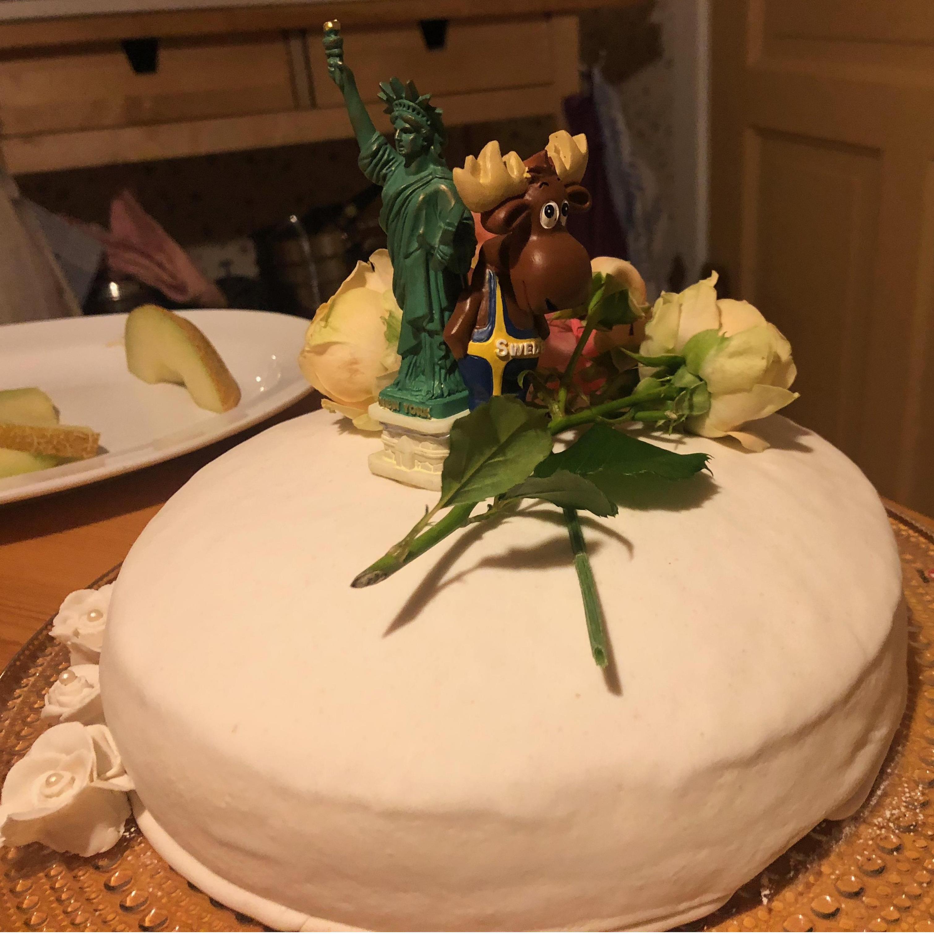Cake by Frida (rhubarb and elderflower)