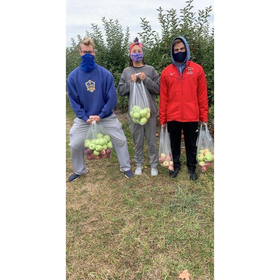 AT LOVES apple picking