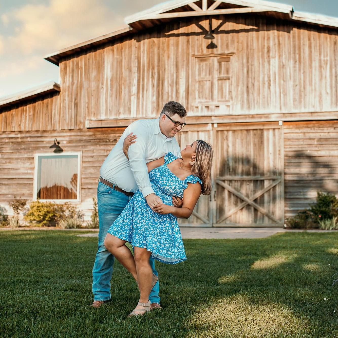our absolute favorite engagement picture💗