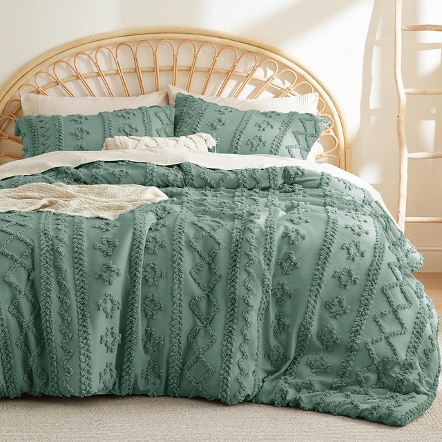 Bedsure Tufted Boho Comforter Set Queen - Green Boho Bedding Comforter Set, 3 Pieces Farmhouse Shabby Chic Embroidery Bed Set, Soft Jacquard Comforter for All Seasons